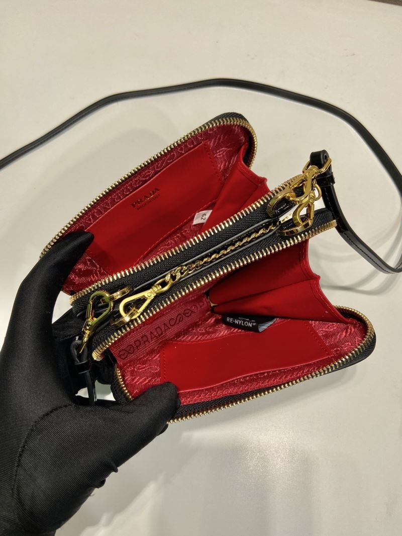 Pra*a triangle pouch